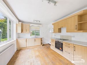Kitchen/Breakfast Room- click for photo gallery